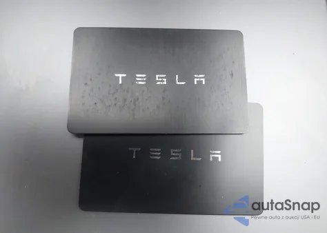 2022 Tesla Model Y Long Range Dual Motor All-Wheel Drive z USA, uszkodzony, nr VIN 7SAYGDEE4NF517341